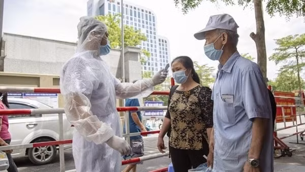 Bệnh viện Hữu nghị Việt Đức tiếp tục xin giãn cách người bệnh và nhân viên y tế ảnh 3