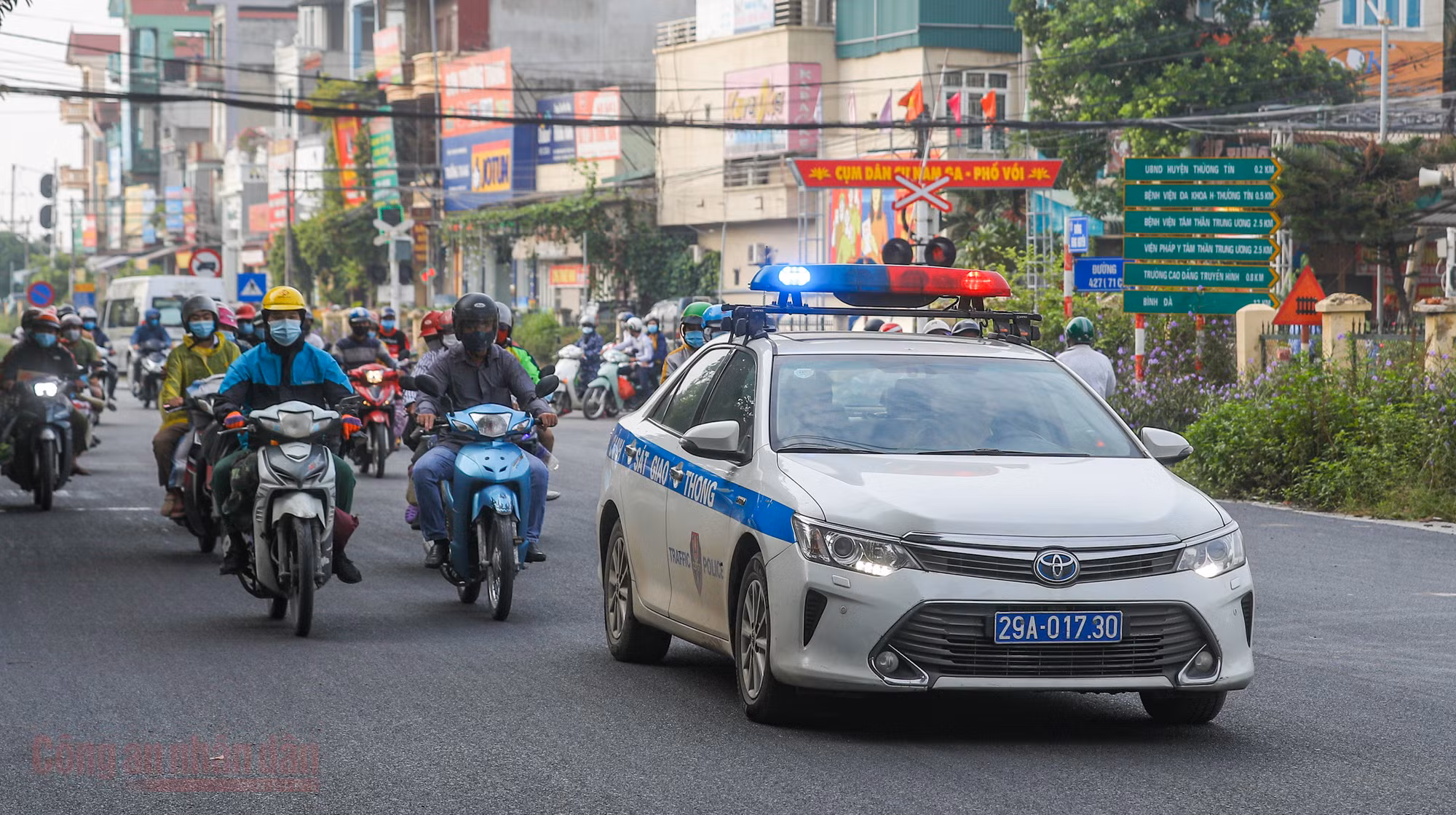 Công an Hà Nội xuyên đêm giúp đỡ người dân trở về từ vùng dịch Bình Dương -0