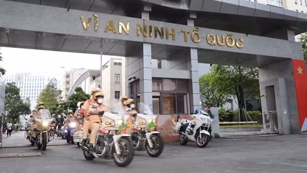 Giám đốc Công an TP Hồ Chí Minh thăm, chúc thọ người cao tuổi ảnh 4