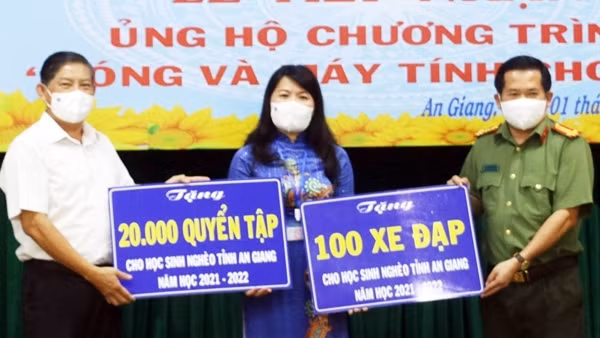 An Giang tặng 30.000 túi quà an sinh cho người dân gặp khó khăn ảnh 2