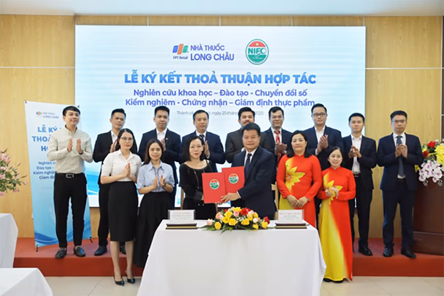 Long Châu hợp tác cùng Viện Kiểm nghiệm an toàn vệ sinh thực phẩm Quốc gia – Bộ Y tế -0
