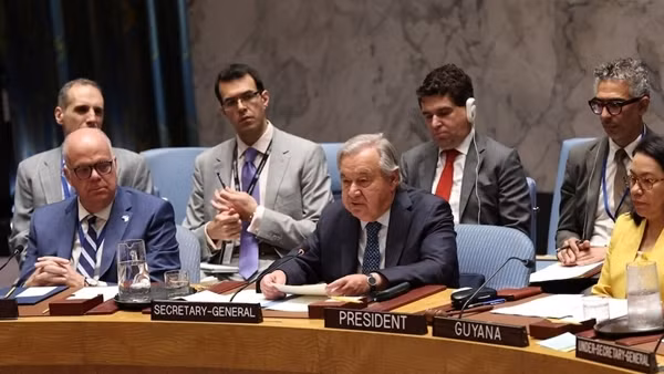Cảnh báo "ngọn lửa không thể kiểm soát" trong xung đột Iran - Israel