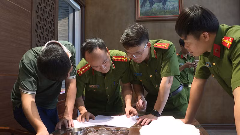 Công an khám xét nhà riêng của “Vi ngộ” ở Thanh Hoá -0