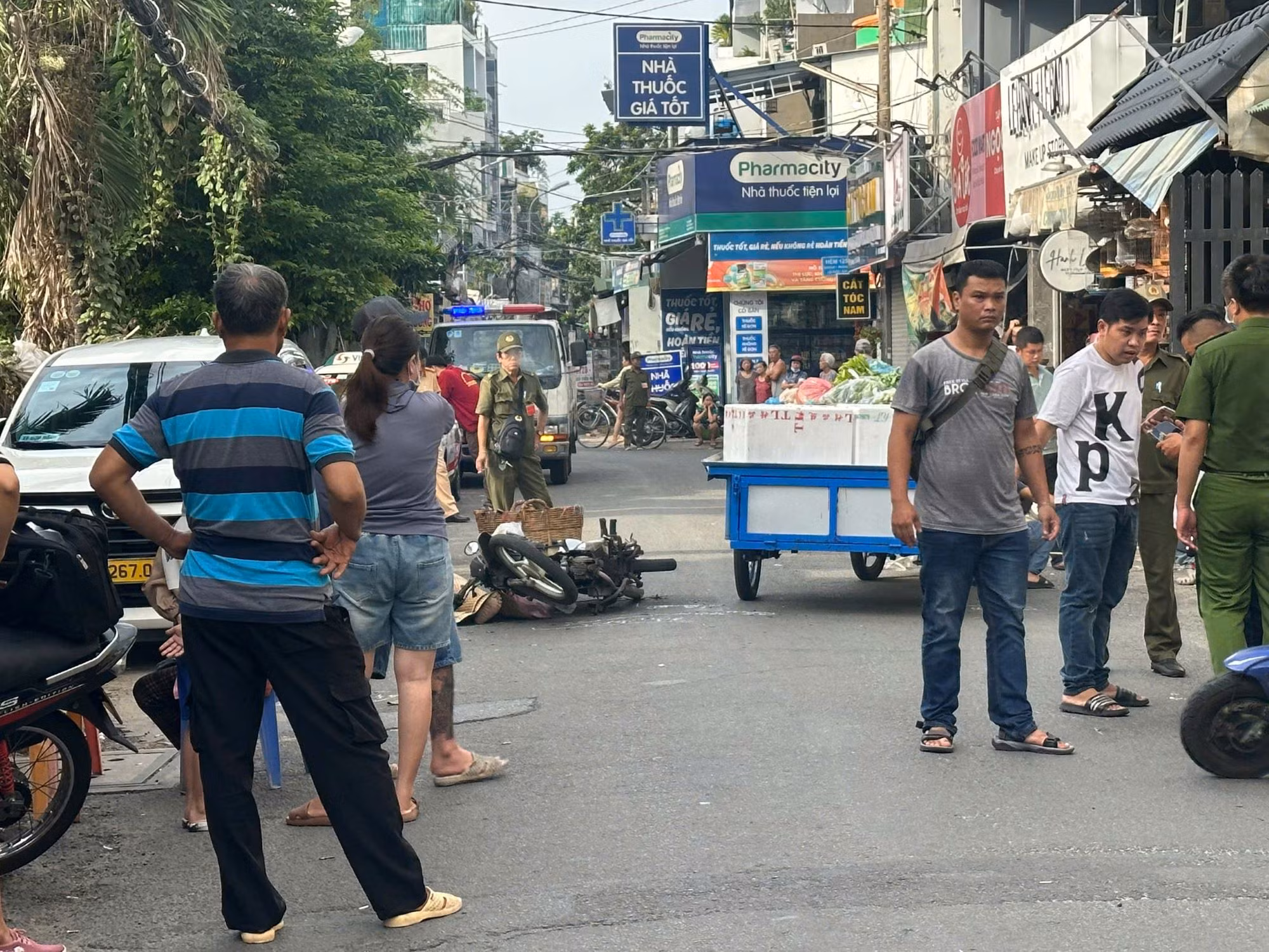 Va chạm với xe lôi tự chế, người đi lấy bánh mỳ tử vong -0
