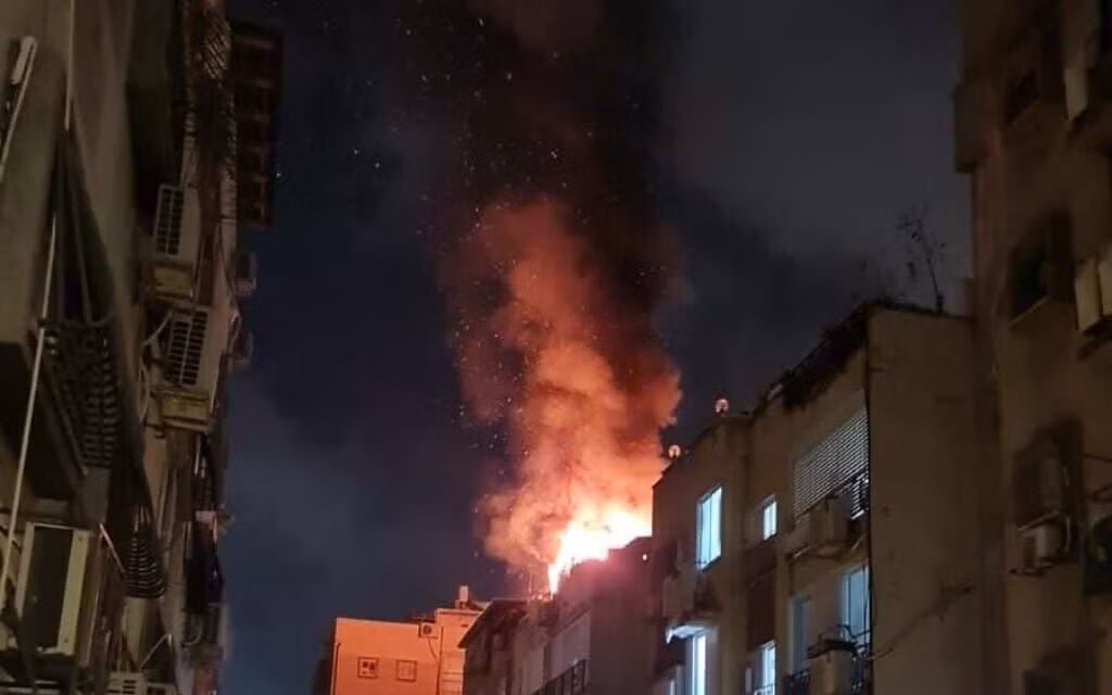 Iran dội mưa hỏa lực, Israel đáp trả bằng 
