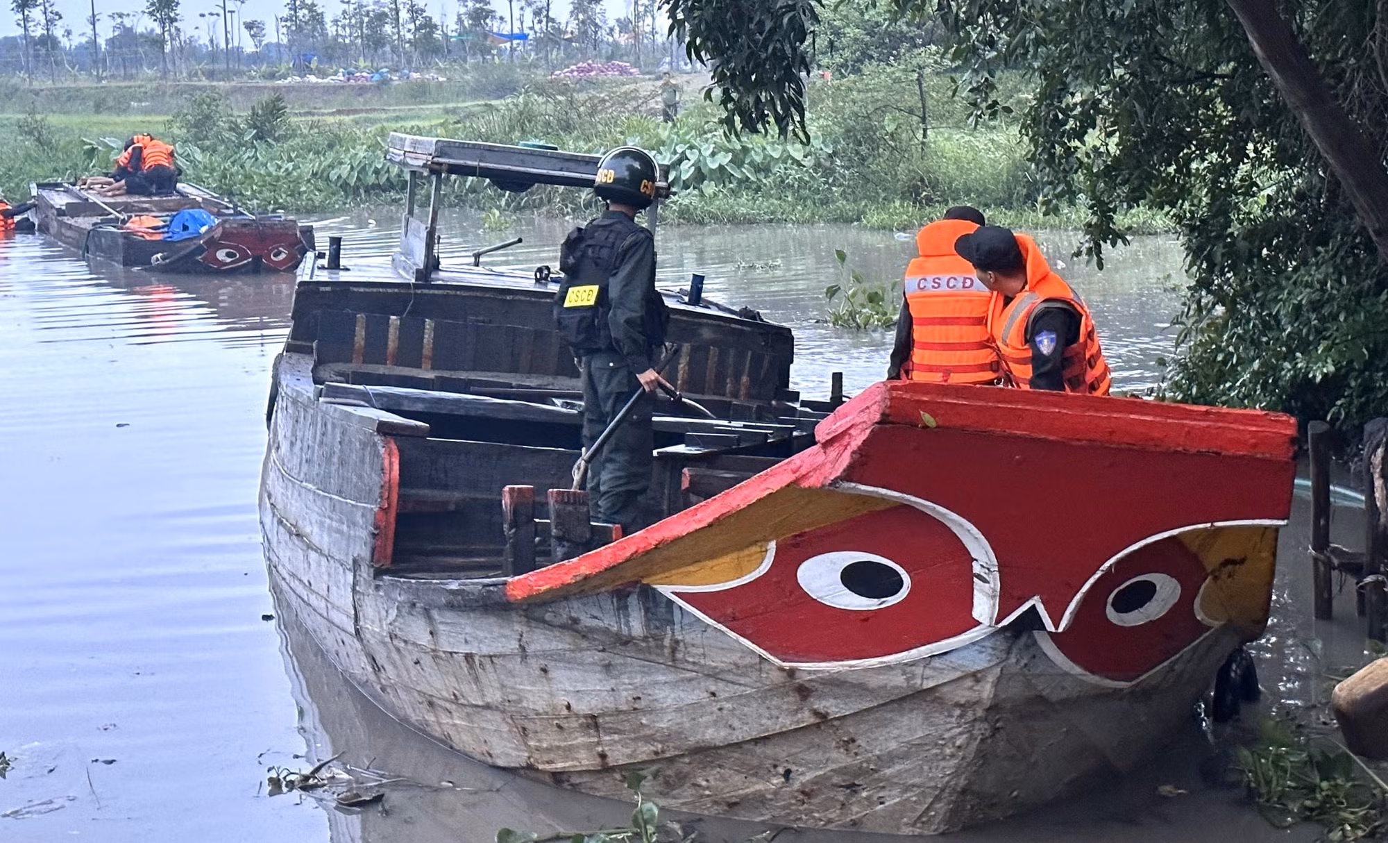 Bắt giữ nhóm “cát tặc” trên sông Đồng Nai -0