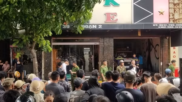 Khách hát tử vong trong phòng karaoke khóa trái cửa