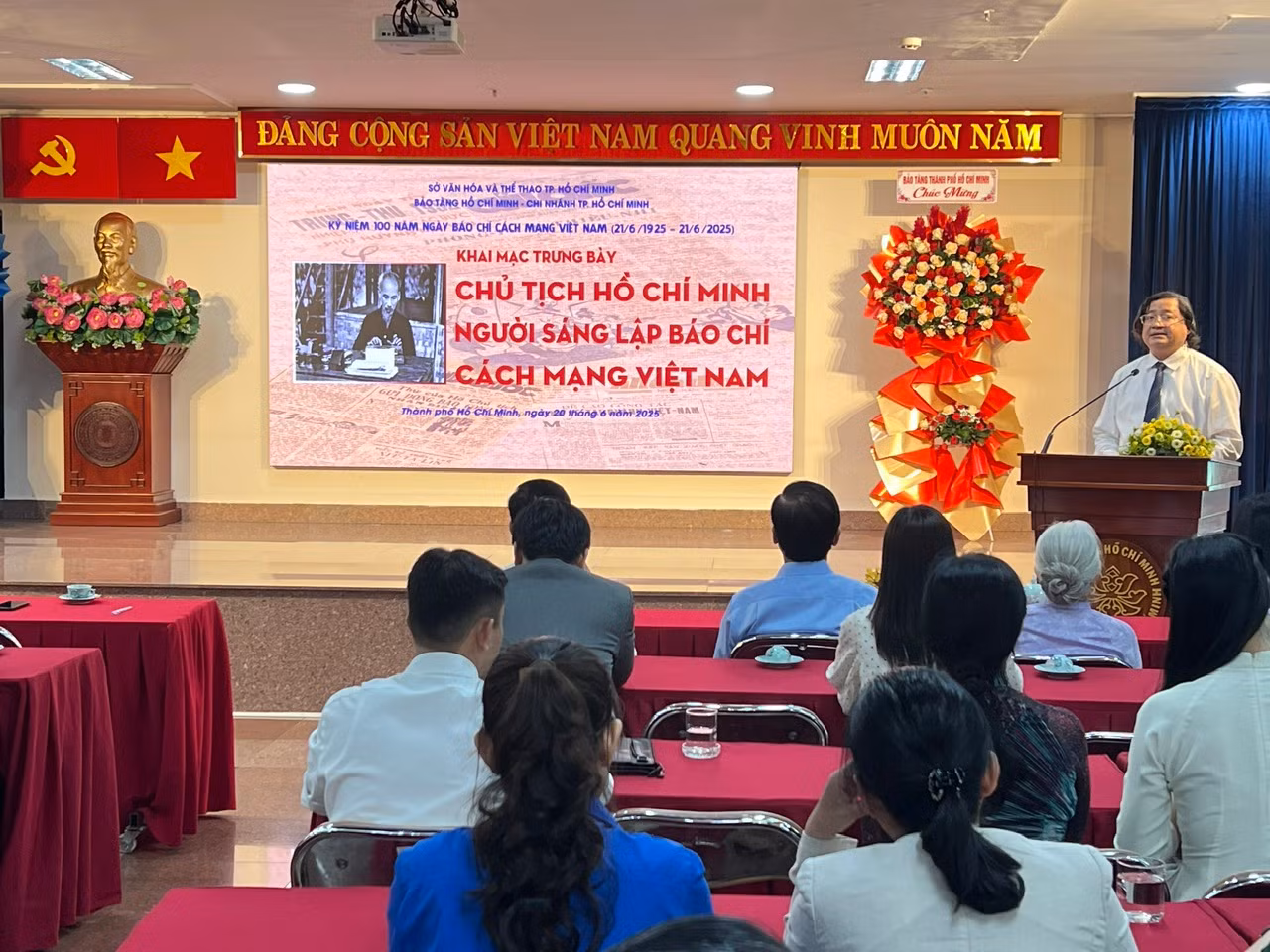 Trưng bày chuyên đề “Chủ tịch Hồ Chí Minh, người sáng lập Báo chí Cách mạng Việt Nam” -0