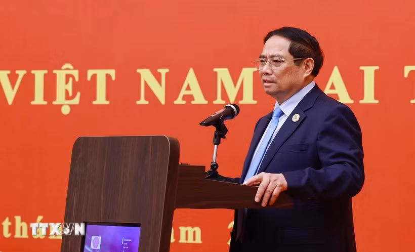 Thủ tướng Phạm Minh Chính phát biểu tại buổi gặp gỡ cộng đồng, lưu học sinh Việt Nam tại khu vực Bắc Kinh, Thiên Tân, Hà Bắc (Trung Quốc).