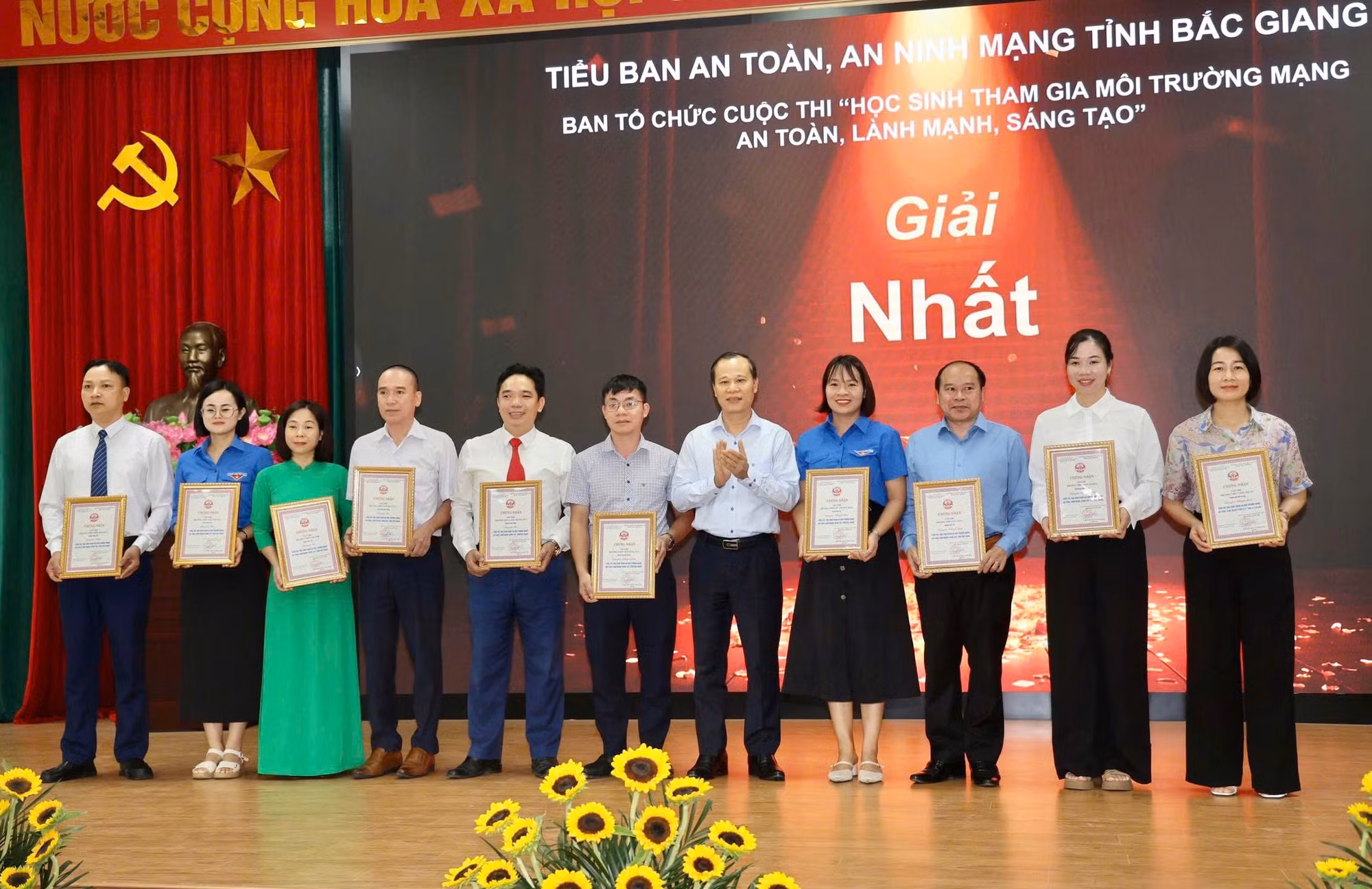 Bắc Giang trao giải Cuộc thi “Học sinh tham gia môi trường mạng an toàn, lành mạnh, sáng tạo” -0