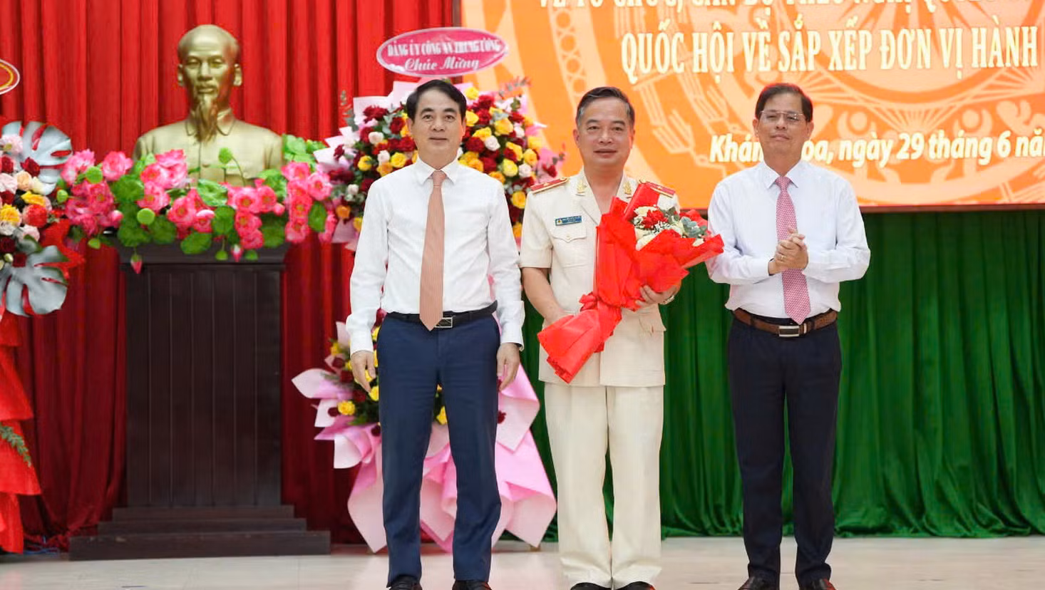 Công an tỉnh Khánh Hòa công bố các quyết định về tổ chức bộ máy và cán bộ sau sáp nhập -0