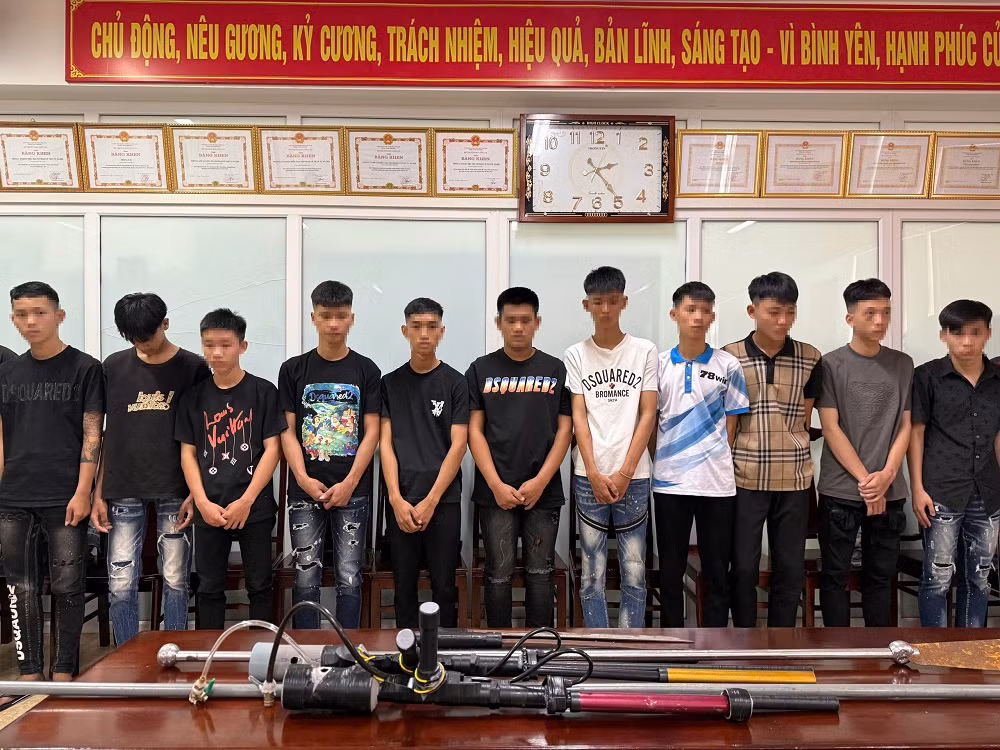 Triệu tập 10 đối tượng liên quan đến vụ mang kiếm tự chế lưu thông trên phố rồi quay phim đưa lên TikTok -0
