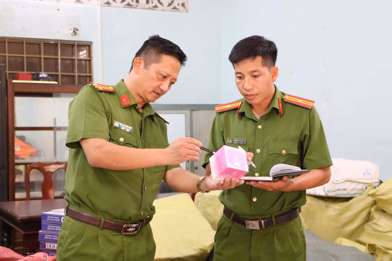 Phát hiện kho hàng chứa mỹ phẩm nghi giả mạo thương hiệu -0