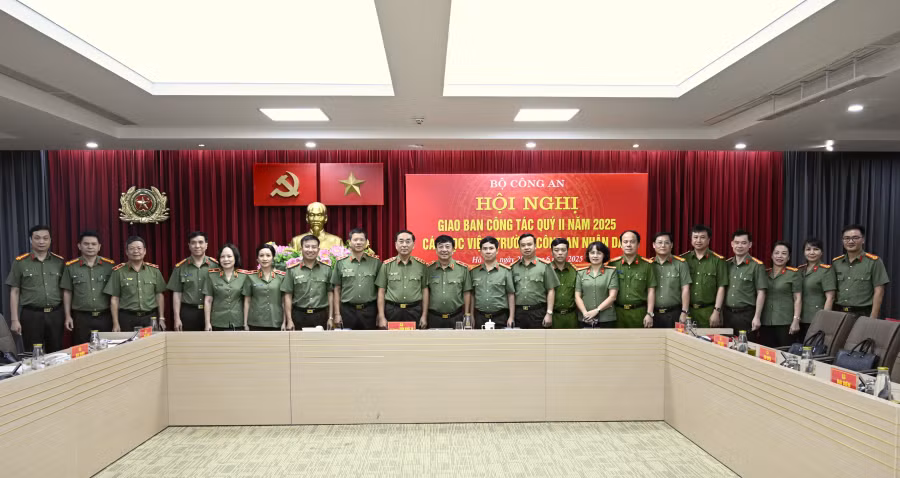 Hội nghị giao ban -0