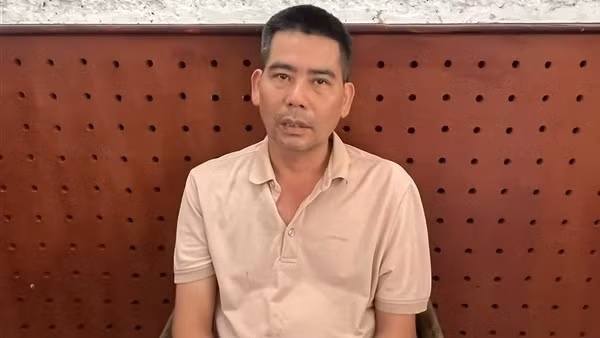 Vận động đối tượng cầm đầu đường dây tổ chức đánh bạc ra đầu thú