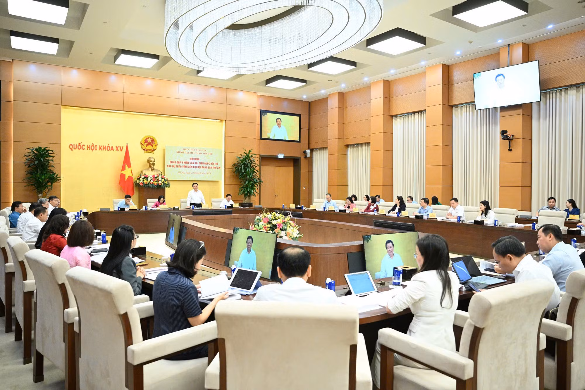 Đại biểu Quốc hội trẻ đóng góp vào dự thảo Văn kiện Đại hội XIV của Đảng -0