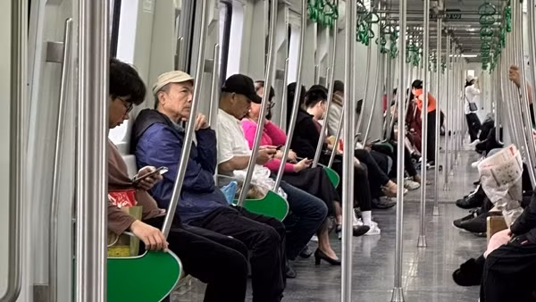 Hà Nội: Vé liên thông xe buýt, tàu điện ở mức 5,6 triệu đồng/năm