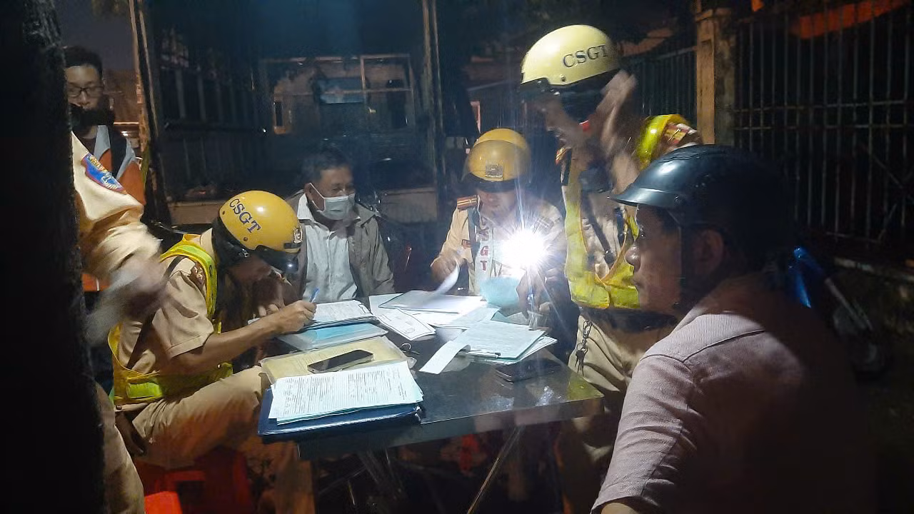Người đàn ông không nhớ tên khi csgt kiểm tra nồng độ cồn -0
