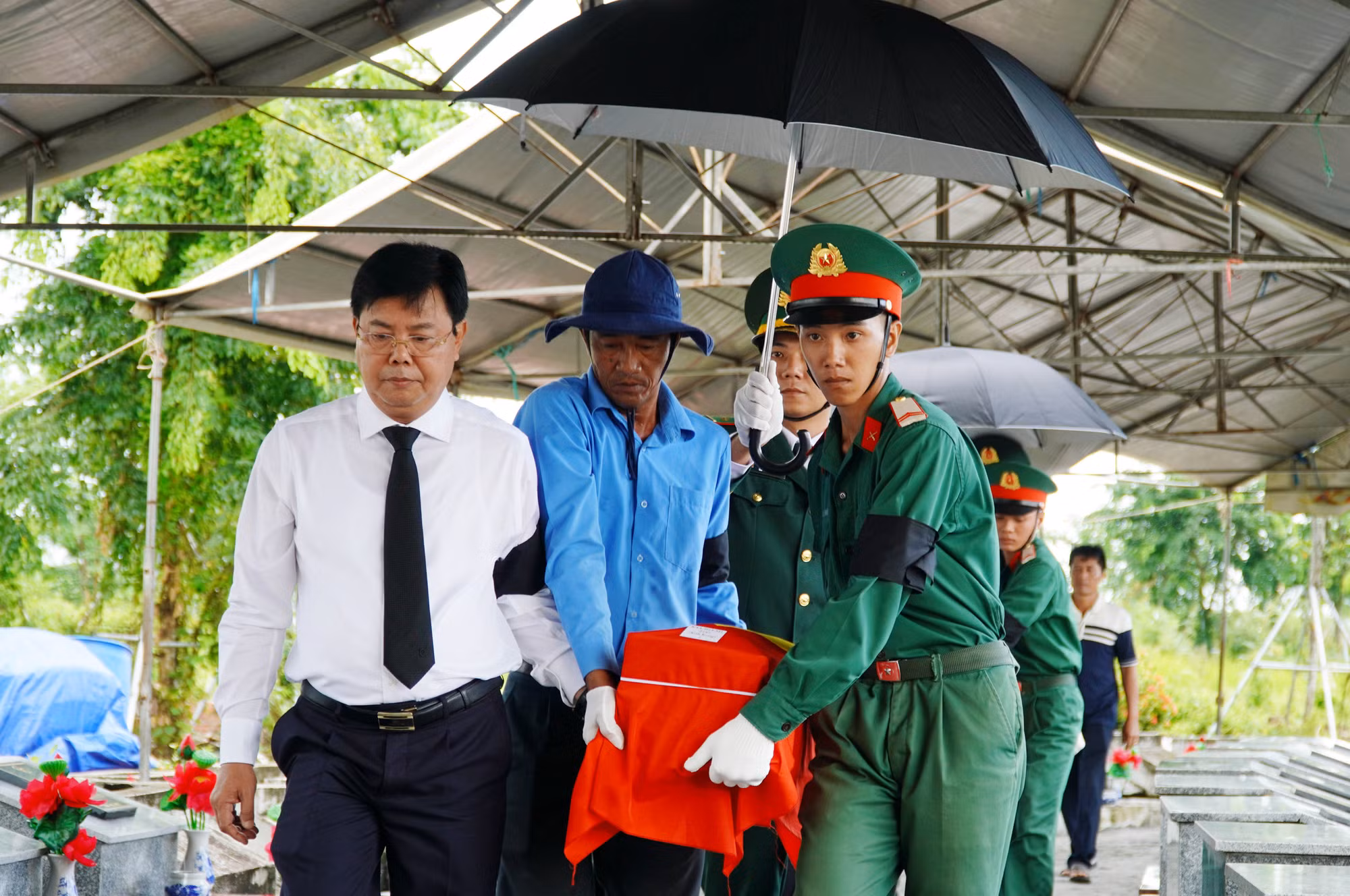 Kiên Giang tổ chức lễ truy điệu, an táng hài cốt Liệt sĩ quân tình nguyện Việt Nam -0