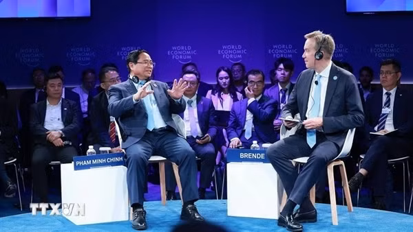 Thủ tướng Phạm Minh Chính đối thoại chính sách tại Hội nghị WEF Thiên Tân