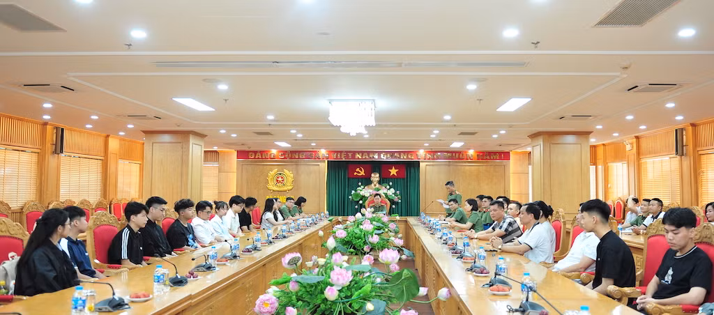 Gặp mặt con liệt sĩ, con thương binh CAND thăm quan, nghỉ dưỡng tại Liên bang Nga -1