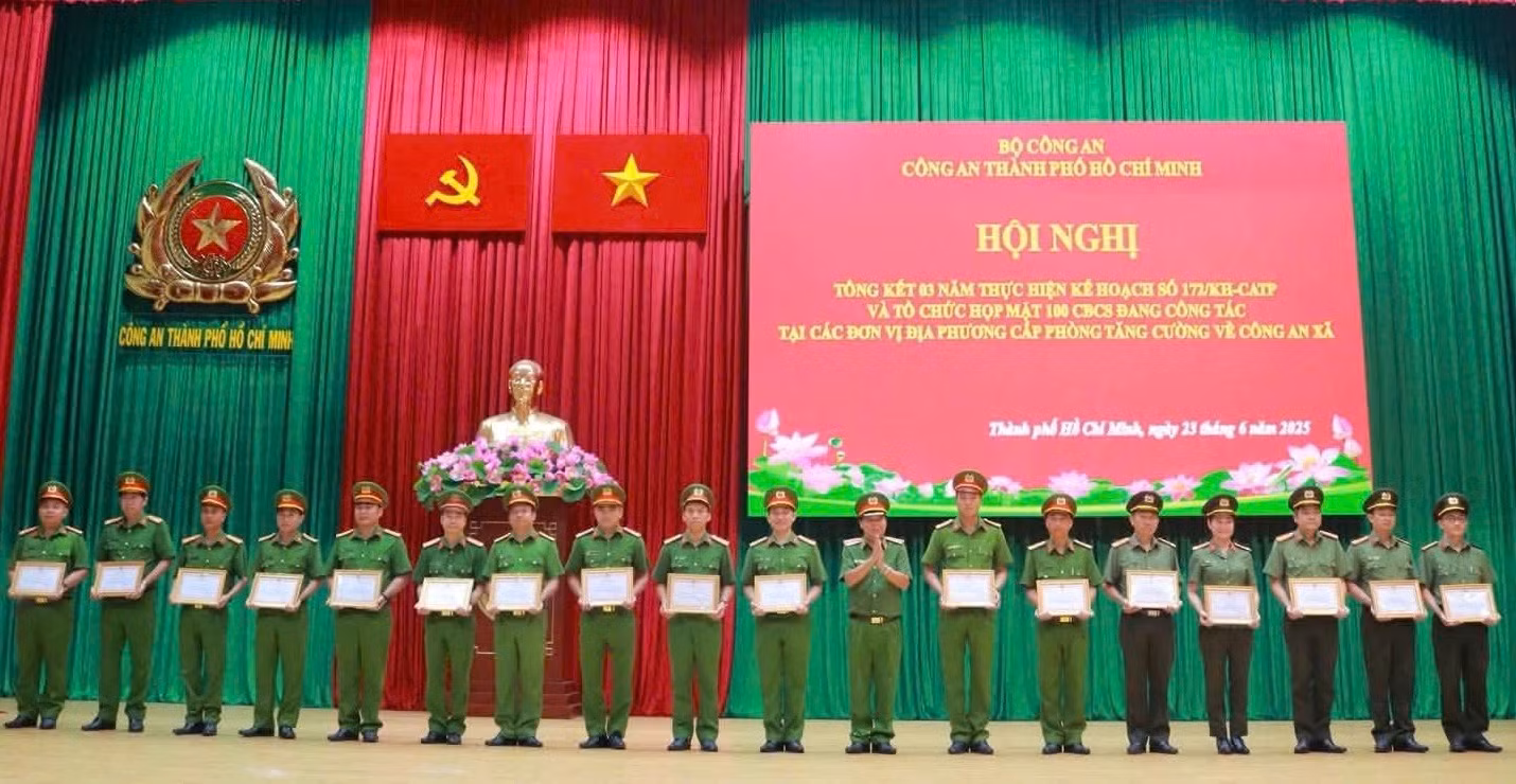 Cán bộ chiến sĩ chính quy tăng cường về Công an xã là bước đi chiến lược, kịp thời -0