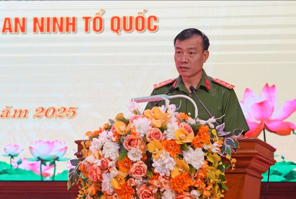 Công an tỉnh Yên Bái trao giải Cuộc thi viết tìm hiểu 80 năm Ngày truyền thống CAND -0