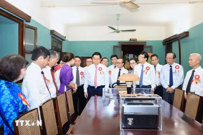 Lễ báo công dâng Bác nhân kỷ niệm 100 năm Ngày Báo chí Cách mạng Việt Nam -0
