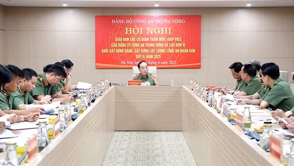 Tiếp tục nâng cao chất lượng công tác tham mưu trong CAND