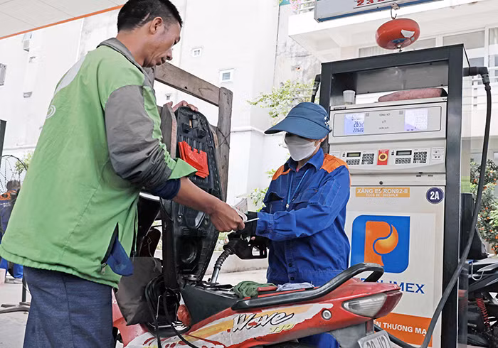 Bảo đảm xăng dầu phục vụ sản xuất và tiêu dùng -0