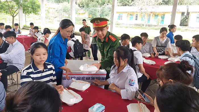Công an Tuyên Quang xung kích tiếp sức mùa thi -1