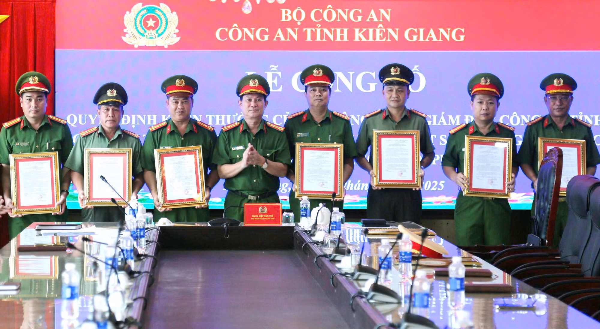 Bộ Công an thưởng các tập thể có thành tích xuất sắc trong đấu tranh phòng, chống tội phạm -0