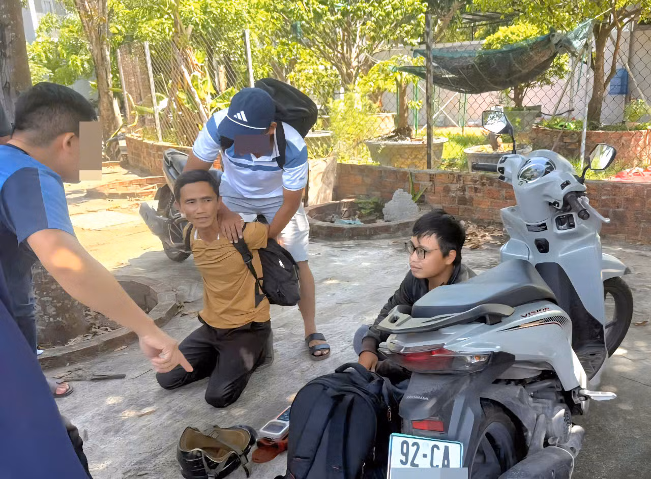 Ban đêm ở Quảng Ngãi chơi game ăn tiền, ban ngày đi trộm xe máy ở Đà Nẵng, Bình Định -0