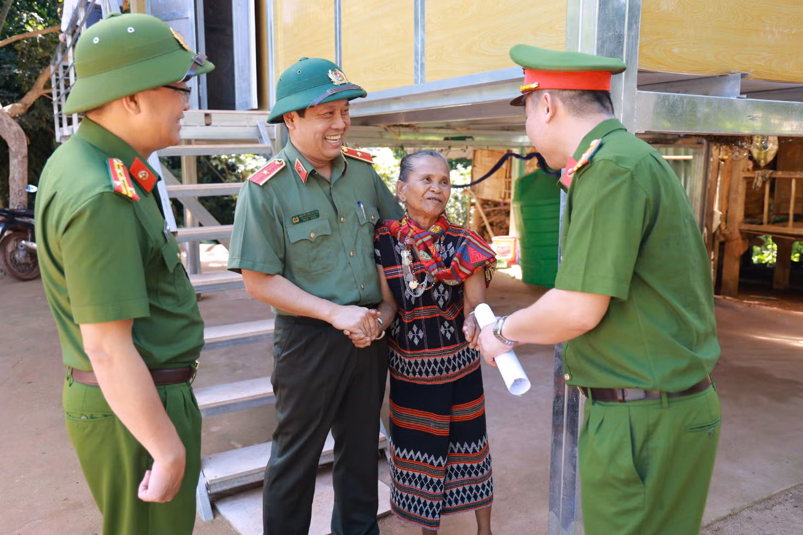 Quyết tâm cao, nỗ lực lớn, hành động khẩn trương xoá nhà tạm, nhà dột nát tại Quảng Trị -2