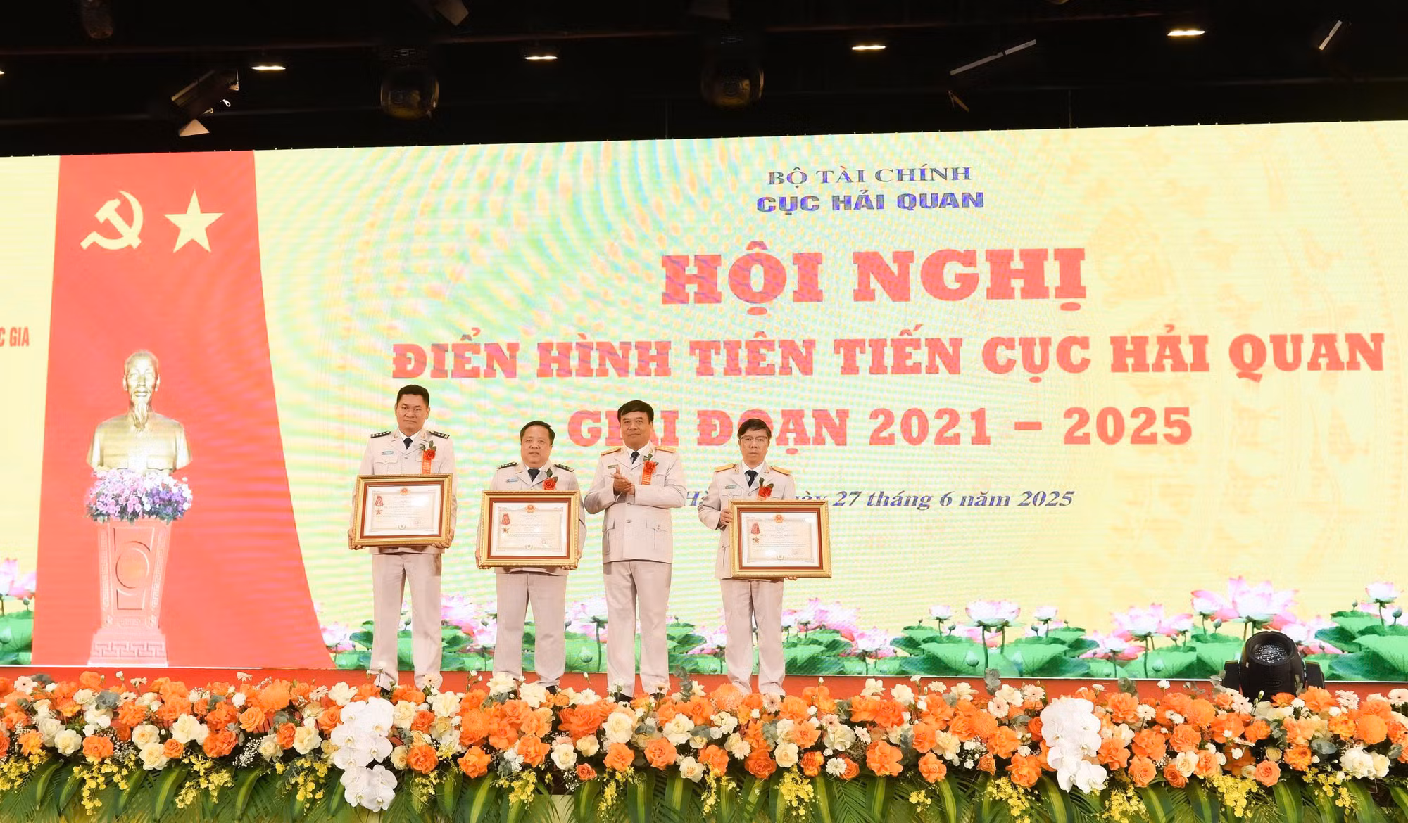 Trung bình mỗi ngày thu ngân sách từ xuất nhập khẩu đạt 1.850 tỷ đồng -0
