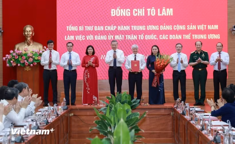 Tổng Bí thư Tô Lâm trao Quyết định thành lập Cơ quan Ủy ban Trung ương MTTQ Việt Nam -0