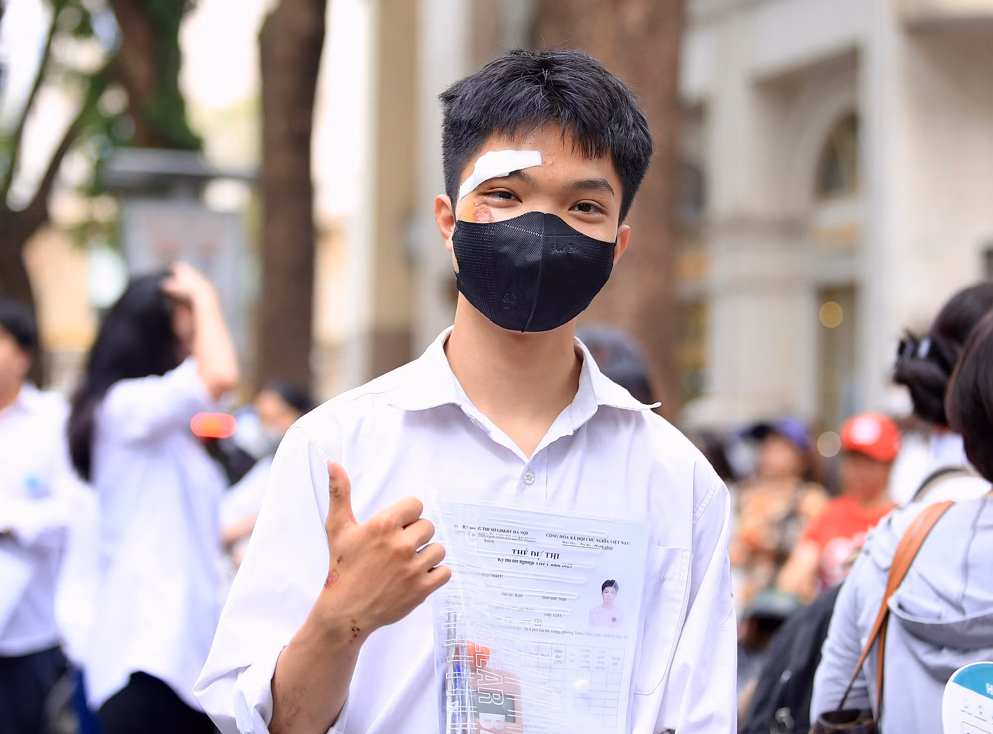 Ngày thi thứ hai THPT Quốc gia 2025: Chuyện về những sĩ tử vượt khó để đi thi -0