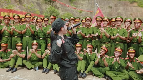 "Món quà đặc biệt" nơi thao trường