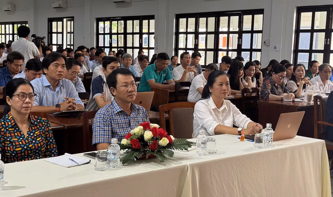 Vĩnh Long: Tập huấn Bình dân học vụ số ứng dụng AI cho 600 cán bộ, công chức và viên chức -0