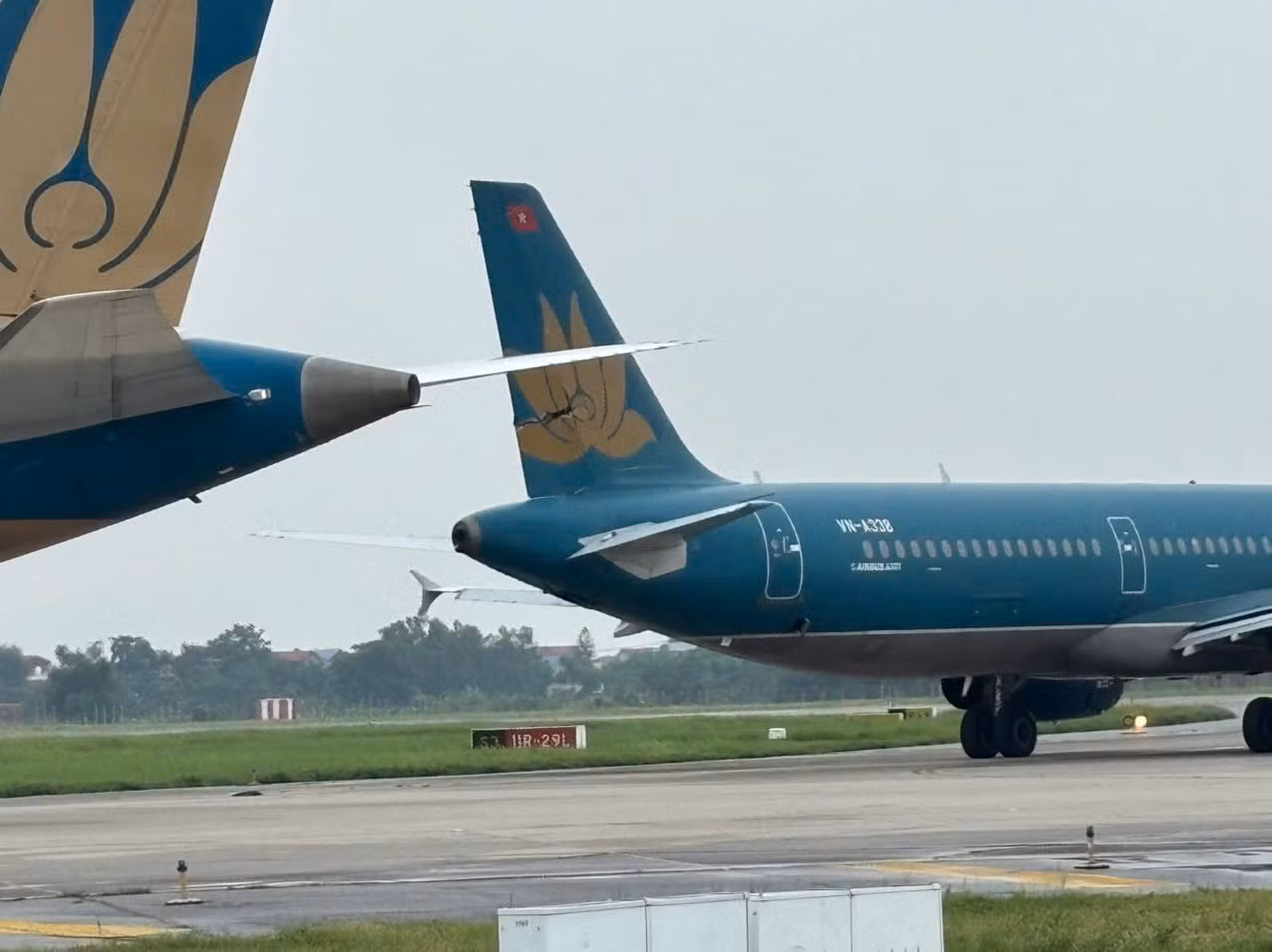 Hai máy bay va nhau, gần 400 hành khách an toàn -0