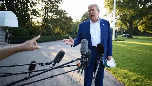 Tổng thống Trump nổi giận vì Israel tiếp tục "thả bom chưa từng thấy" vào Iran