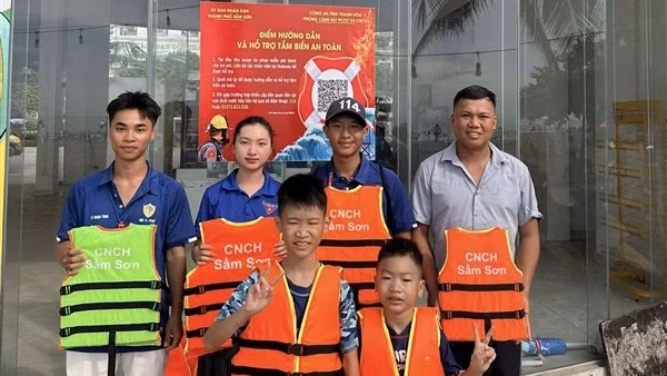 Công an tỉnh Thanh Hoá ra mắt mô hình điểm hỗ trợ tắm biển an toàn