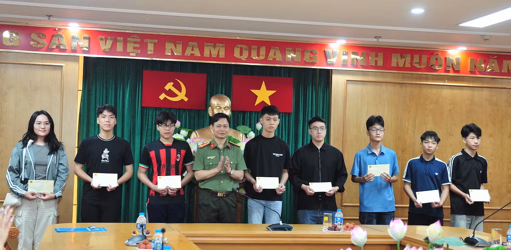 Gặp mặt con liệt sĩ, con thương binh CAND thăm quan, nghỉ dưỡng tại Liên bang Nga -1