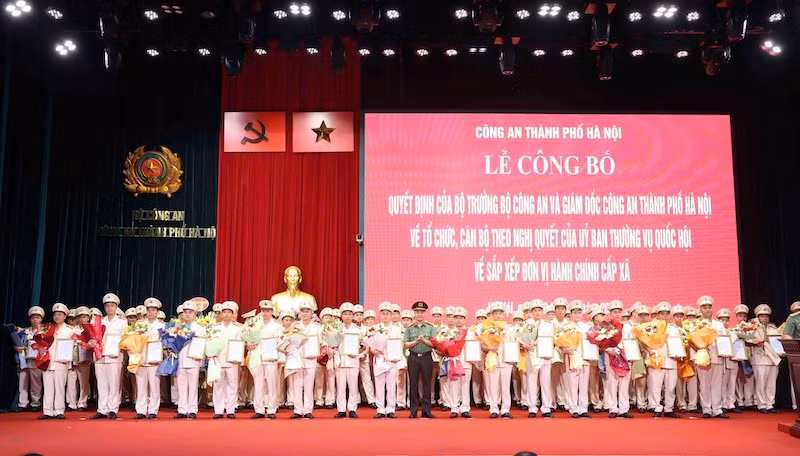 Công an TP Hà Nội ra mắt 126 Công an phường, xã theo mô hình tổ chức mới -0