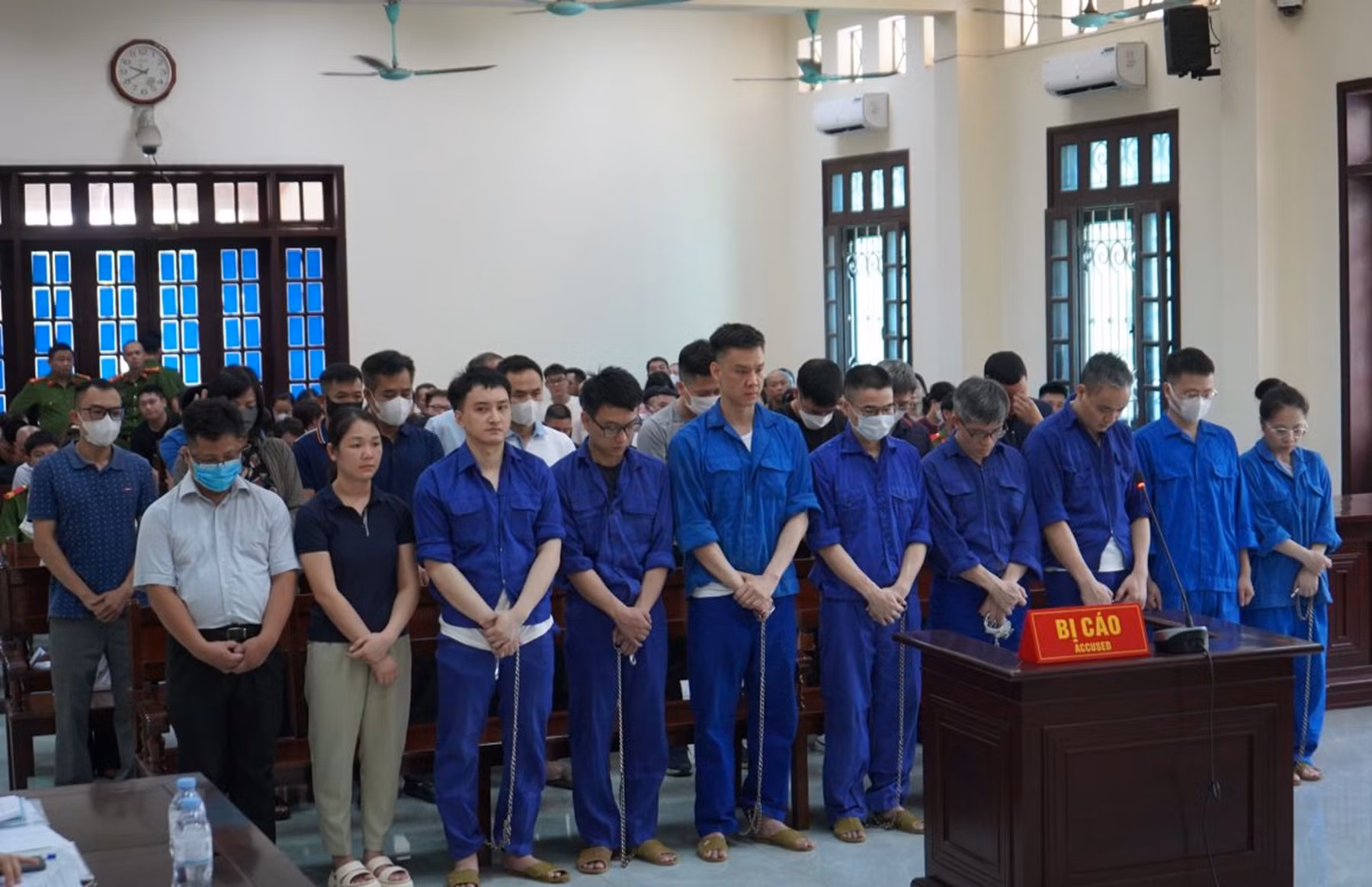 Vì sao hoãn phiên tòa xét xử 14 cựu cán bộ hải quan Hải Phòng? -0