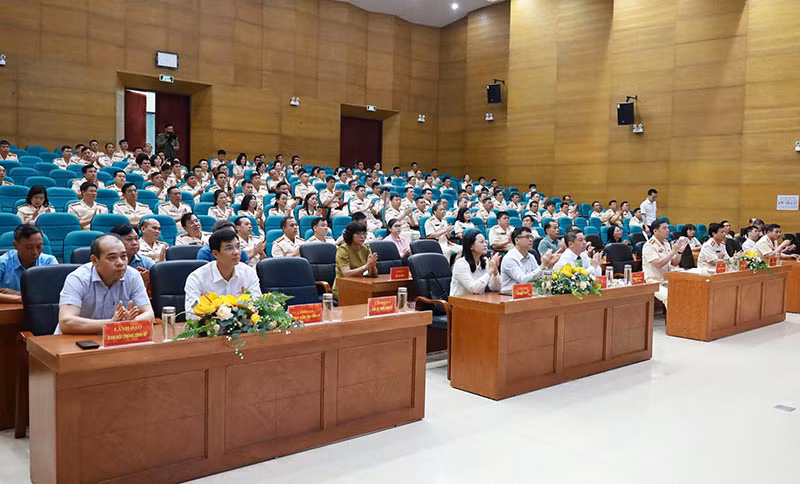 Công an các tỉnh công bố Quyết định về tổ chức, cán bộ theo mô hình tổ chức mới -0