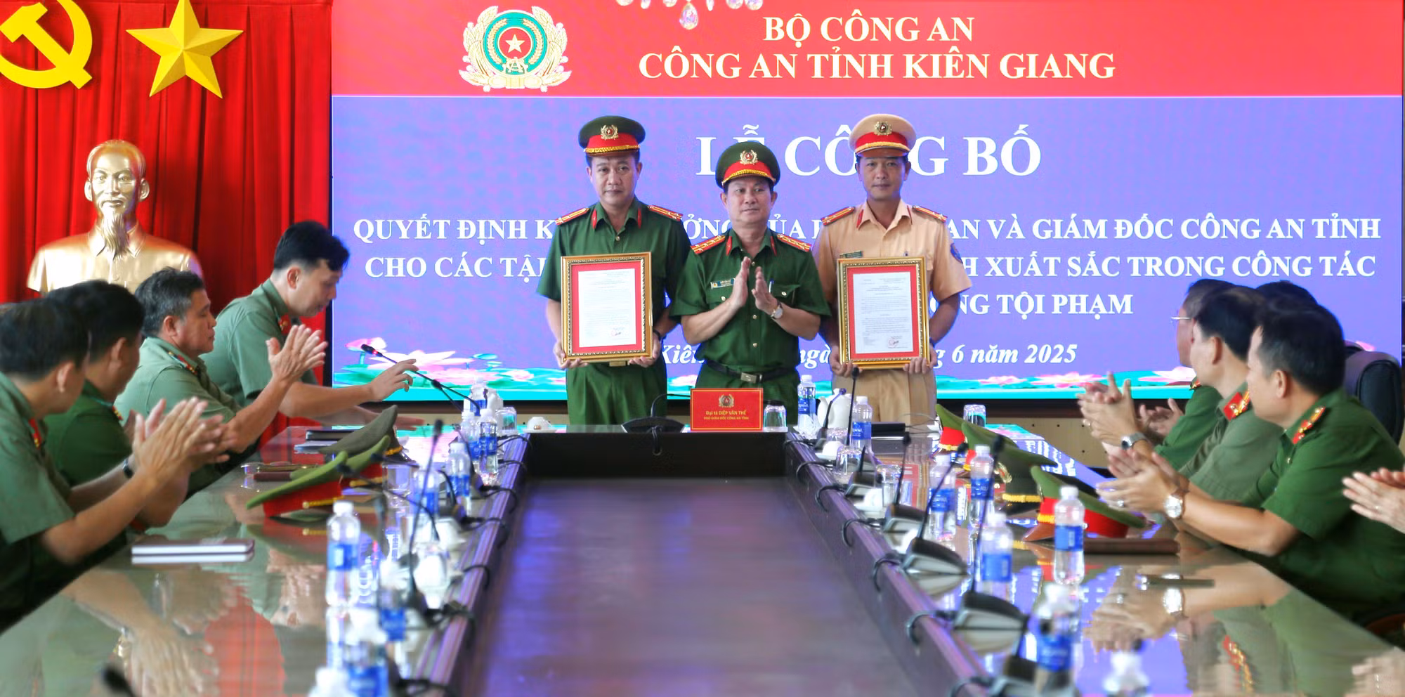 Bộ Công an thưởng các tập thể có thành tích xuất sắc trong đấu tranh phòng, chống tội phạm -0
