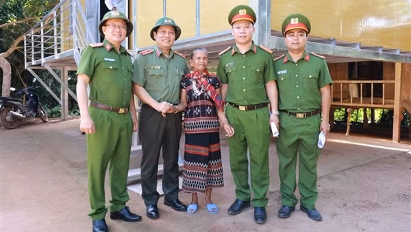 Quyết tâm cao, nỗ lực lớn, hành động khẩn trương xoá nhà tạm, nhà dột nát tại Quảng Trị