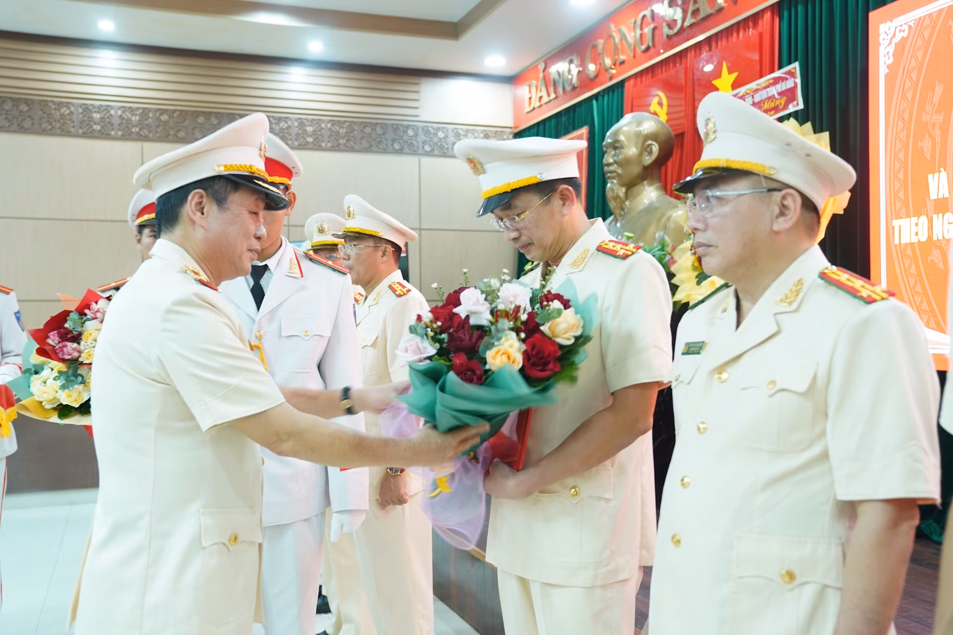 Ra mắt lãnh đạo, chỉ huy Công an TP Đà Nẵng mới -0
