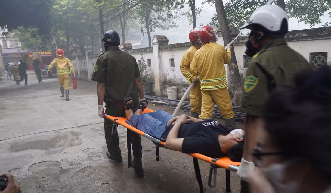 Thực tập phương án chữa cháy và cứu nạn, cứu hộ tại xã La Phù bằng các thiết bị hiện đại -0